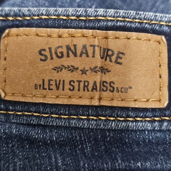Levi Strauss & Co Women's Jeans 10 Blue Signature By Modern Capri Stretch 0541 - Picture 11 of 16